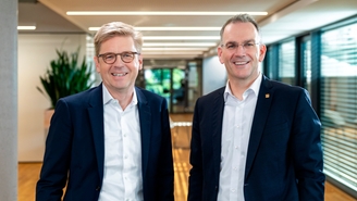 Dr. Mats Gökstorp, CEO da SICK AG e Dr. Peter Selders, CEO do Grupo Endress+Hauser.